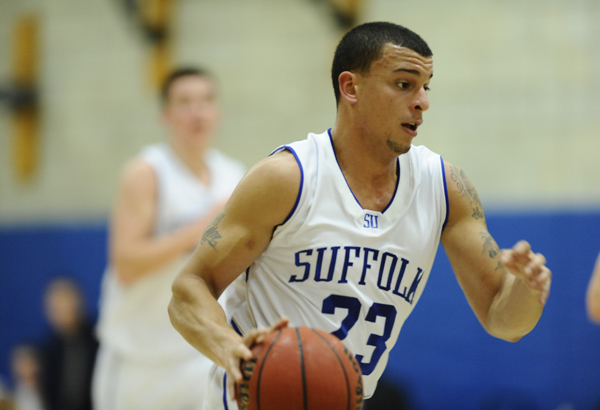 Men's Hoops Top Mount Ida, 77-66