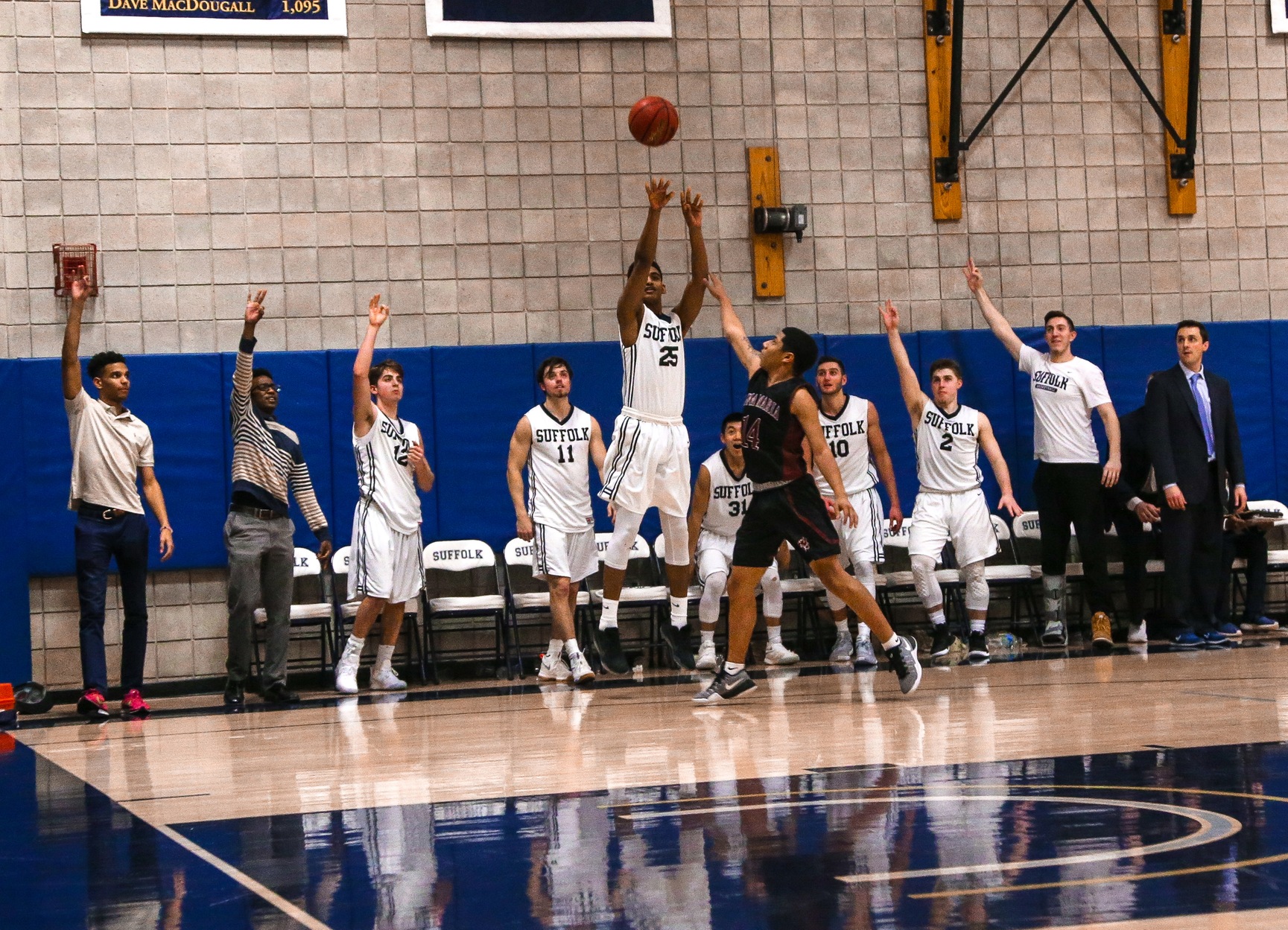 Men&rsquo;s Basketball Ventures to Rivier Wednesday
