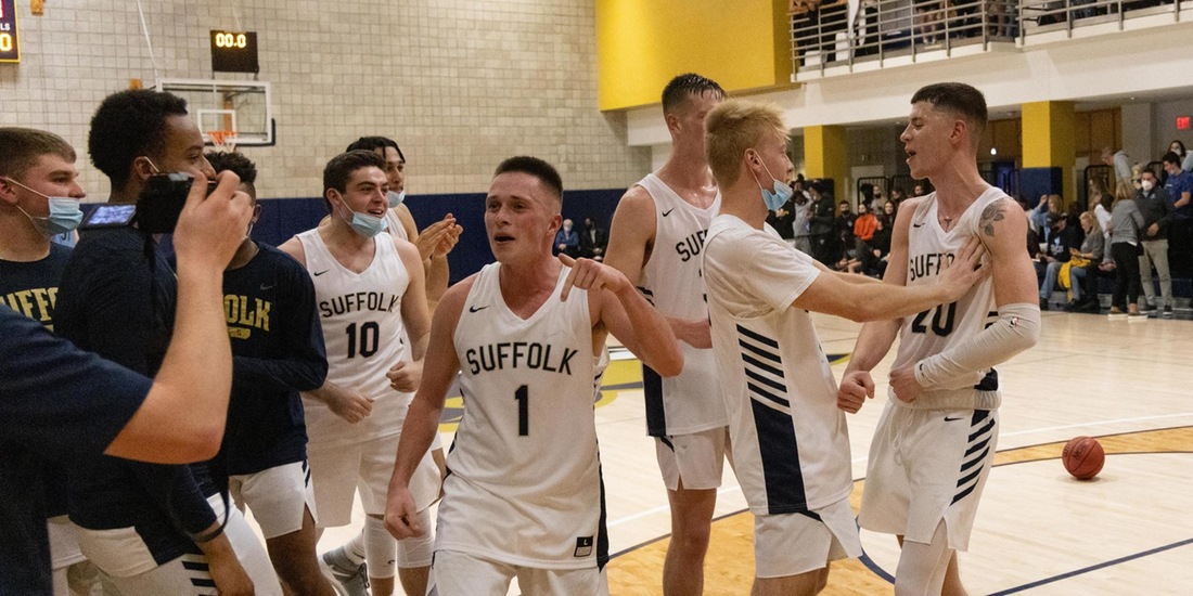 Men&rsquo;s Basketball Takes Care of Curry, 102-52