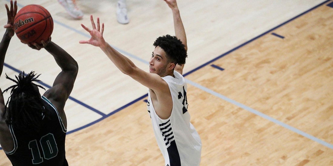 Men&rsquo;s Basketball Coasts Past Curry, 93-61