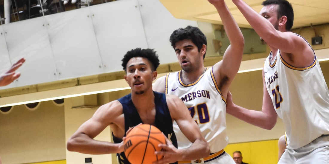 Men&rsquo;s Basketball Coasts by Curry, 90-66