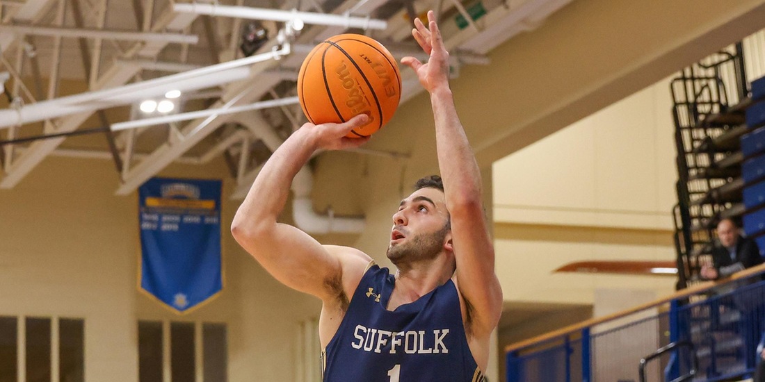 Men&rsquo;s Basketball Slips by Endicott, 70-69