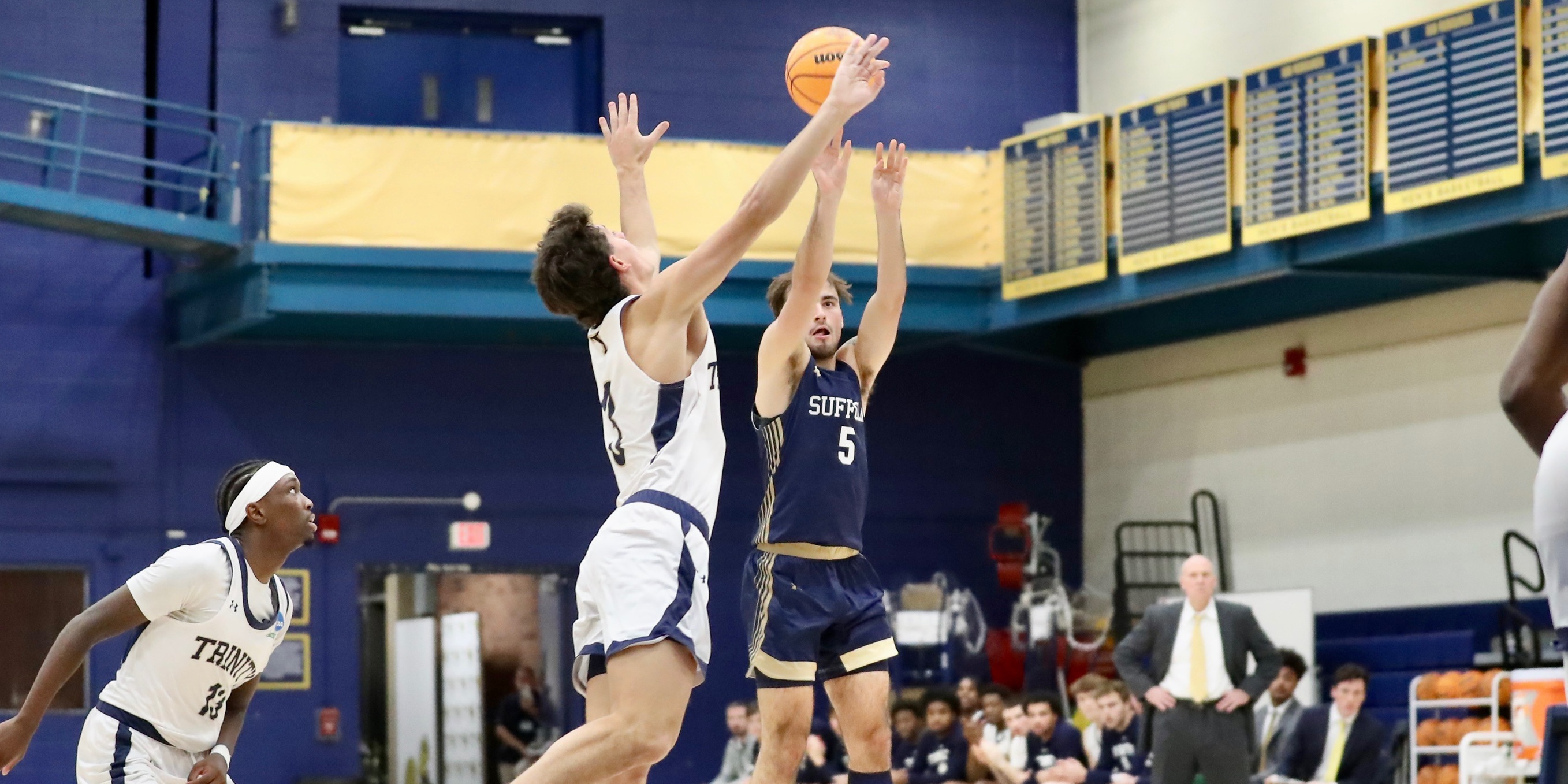 No. 1 Trinity Tops Men&rsquo;s Basketball at Holiday Tournament