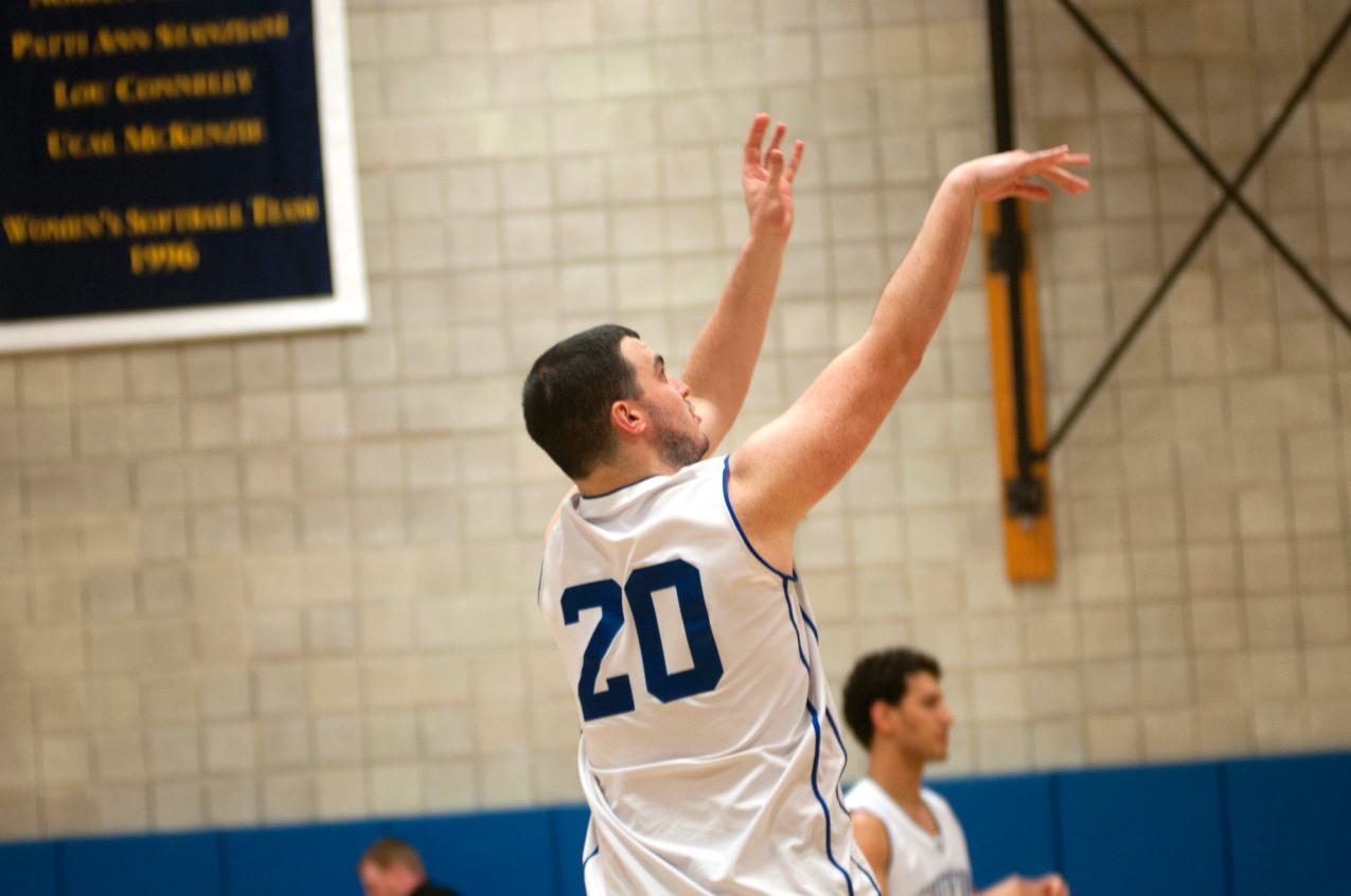 Halpin, Powers Lift Men's Basketball to Third Straight