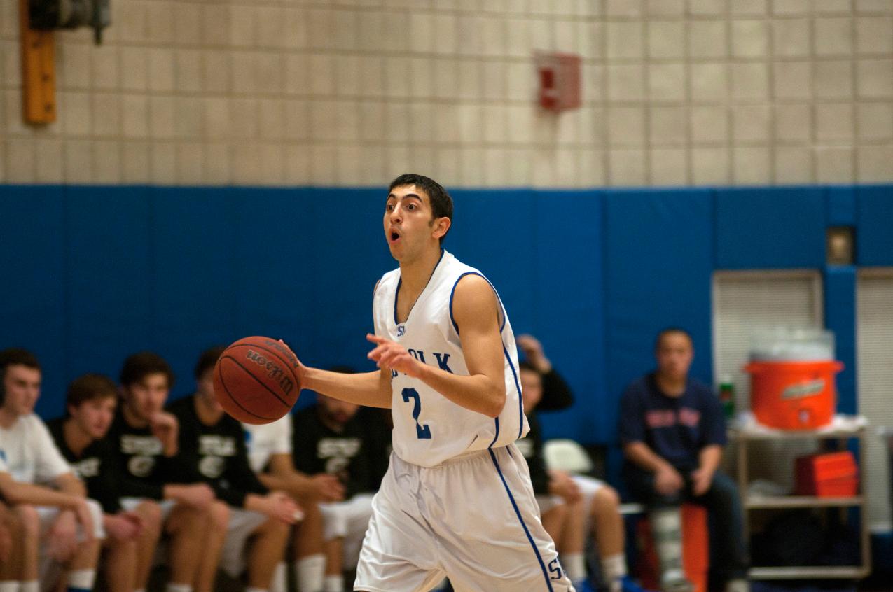Unni, Men's Basketball Extend Winning Streak to Three