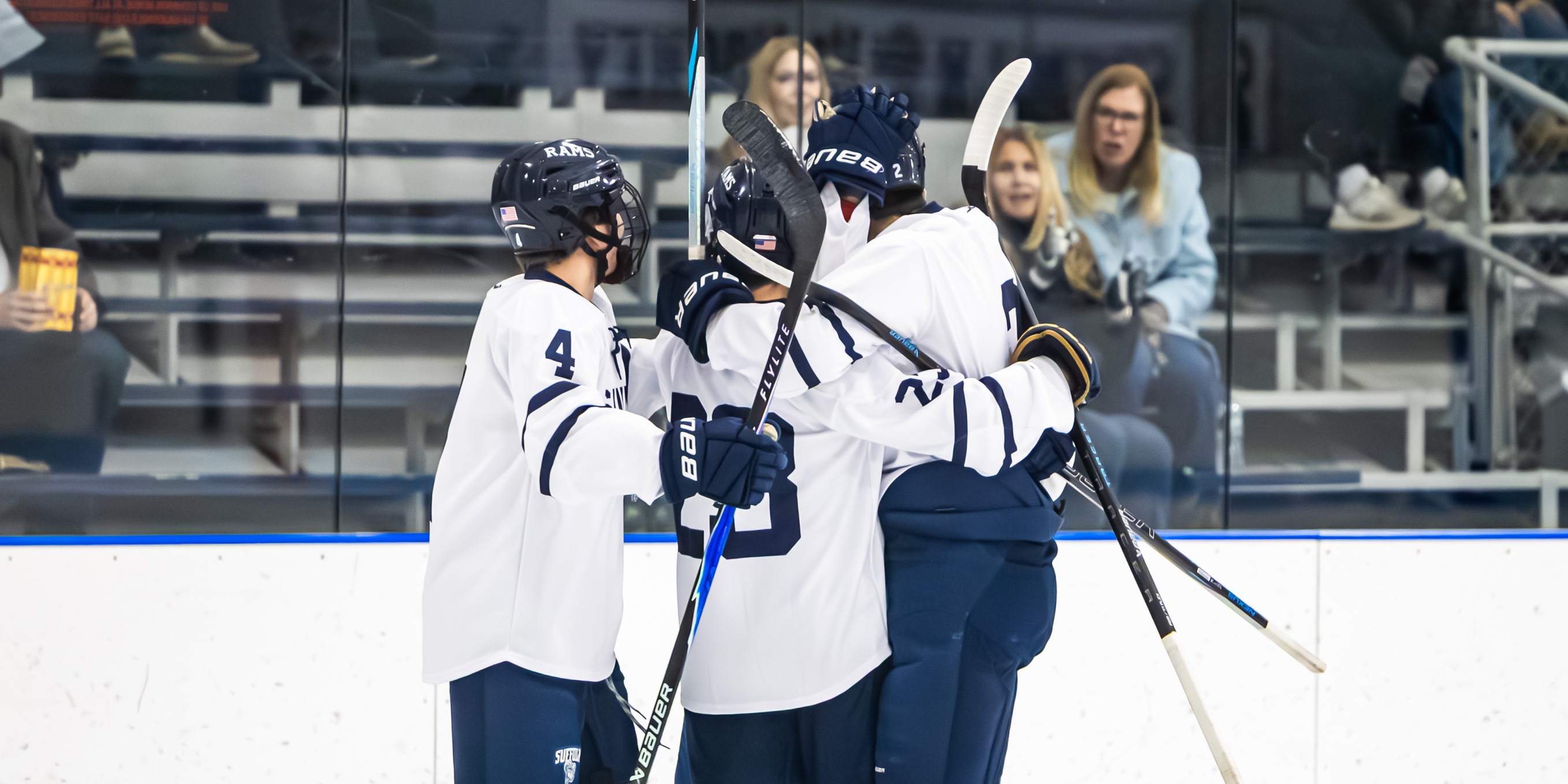 Men&rsquo;s Ice Hockey Skates Past Roger Williams, 7-2