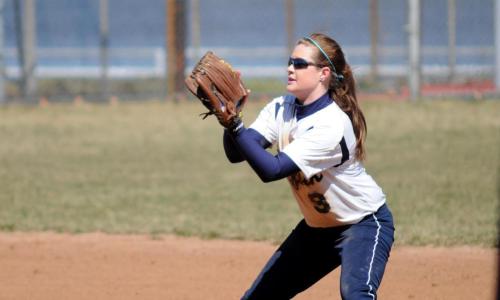 Softball Sweeps Past Anna MAria