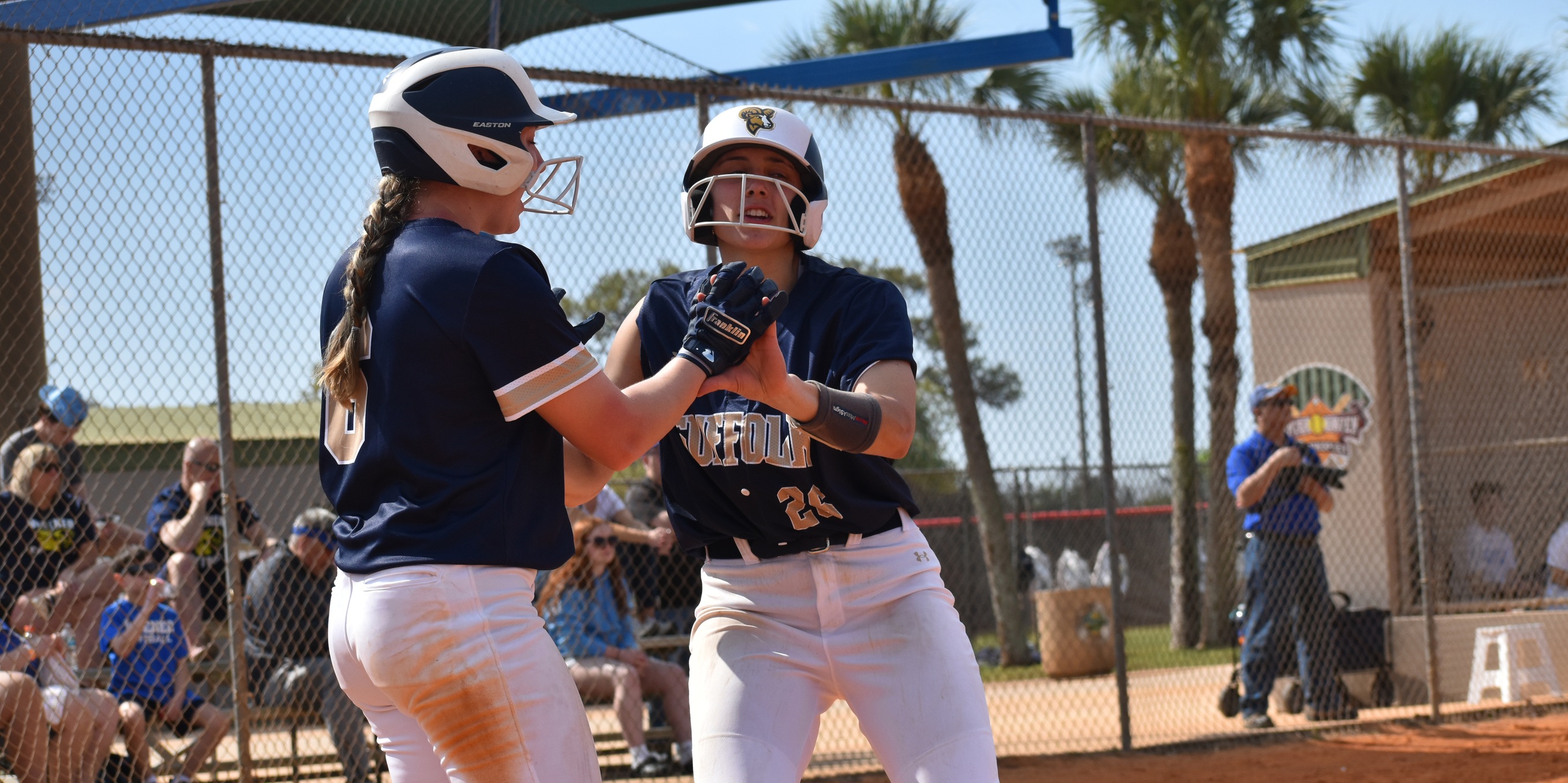Softball Tops Thomas, 6-2