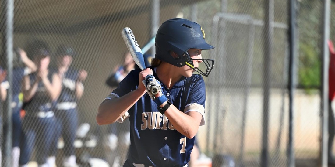 Softball Handles Gordon in Game 1, 5-1