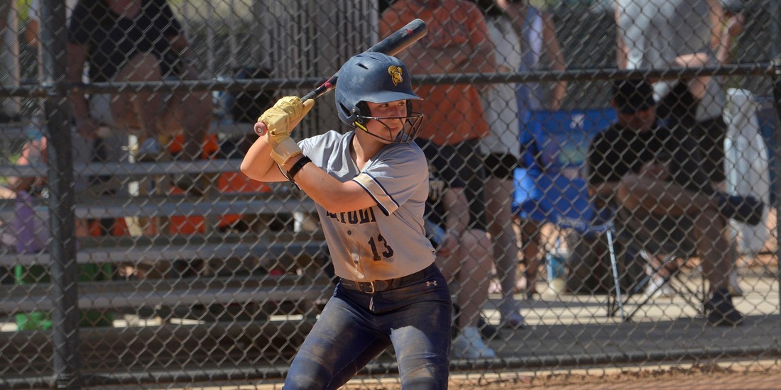 Softball Walks Off Hartford in Game One, 6-5