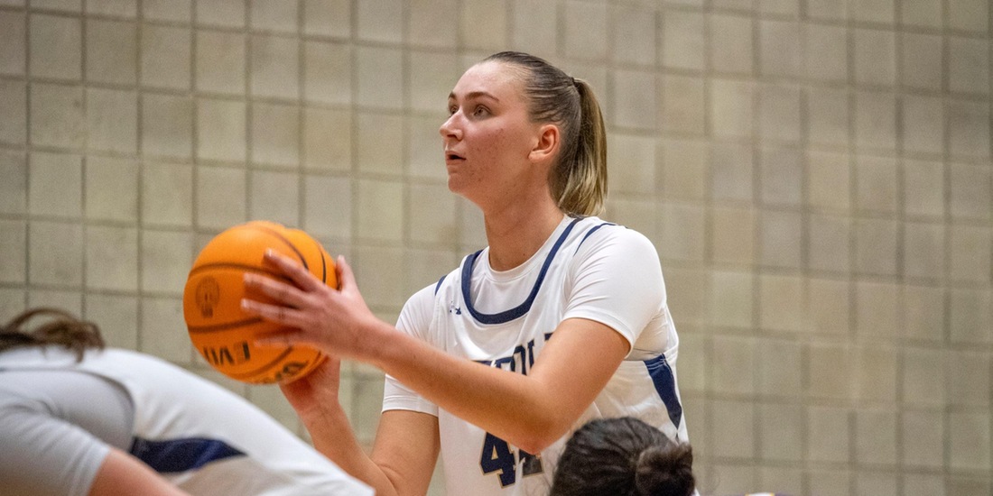 Fourth Quarter Sends Women&rsquo;s Basketball Past ENC, 65-57