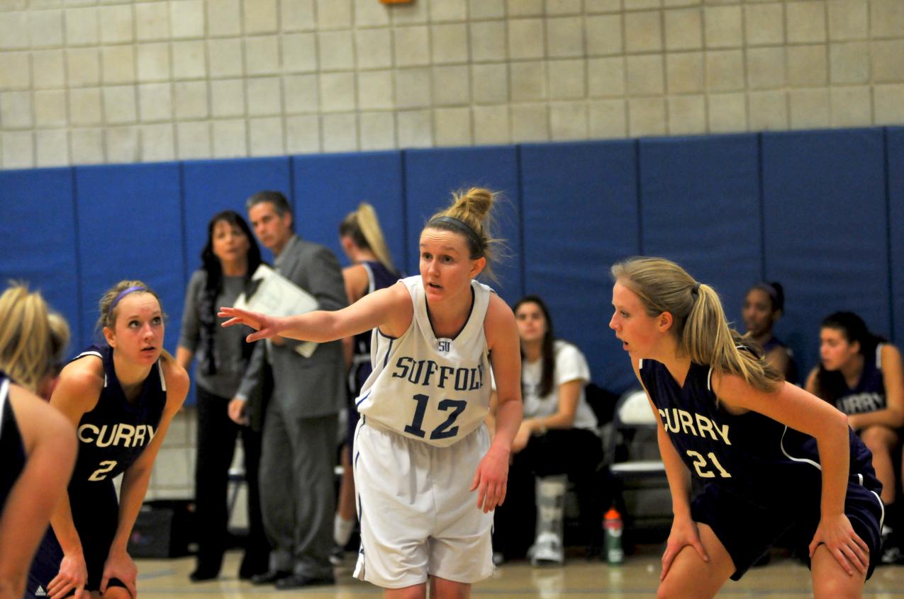 Women's Basketball Fall In Second Half Opener