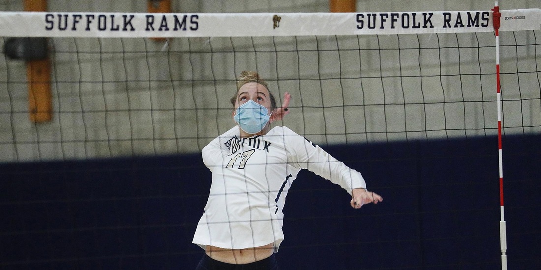 Volleyball Sweeps Wellesley in Season Opener