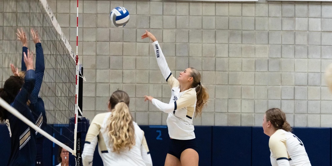 Women&rsquo;s Volleyball Falls in Five to Worcester State