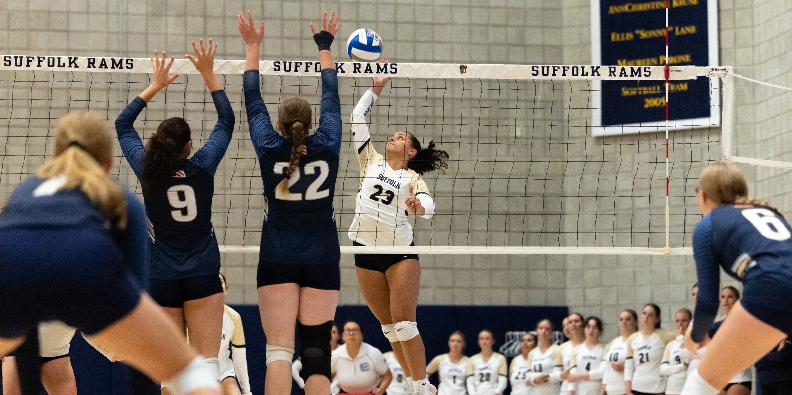 Women&rsquo;s Volleyball Secures First Win, Sweeps Mass. Maritime in Home Opener