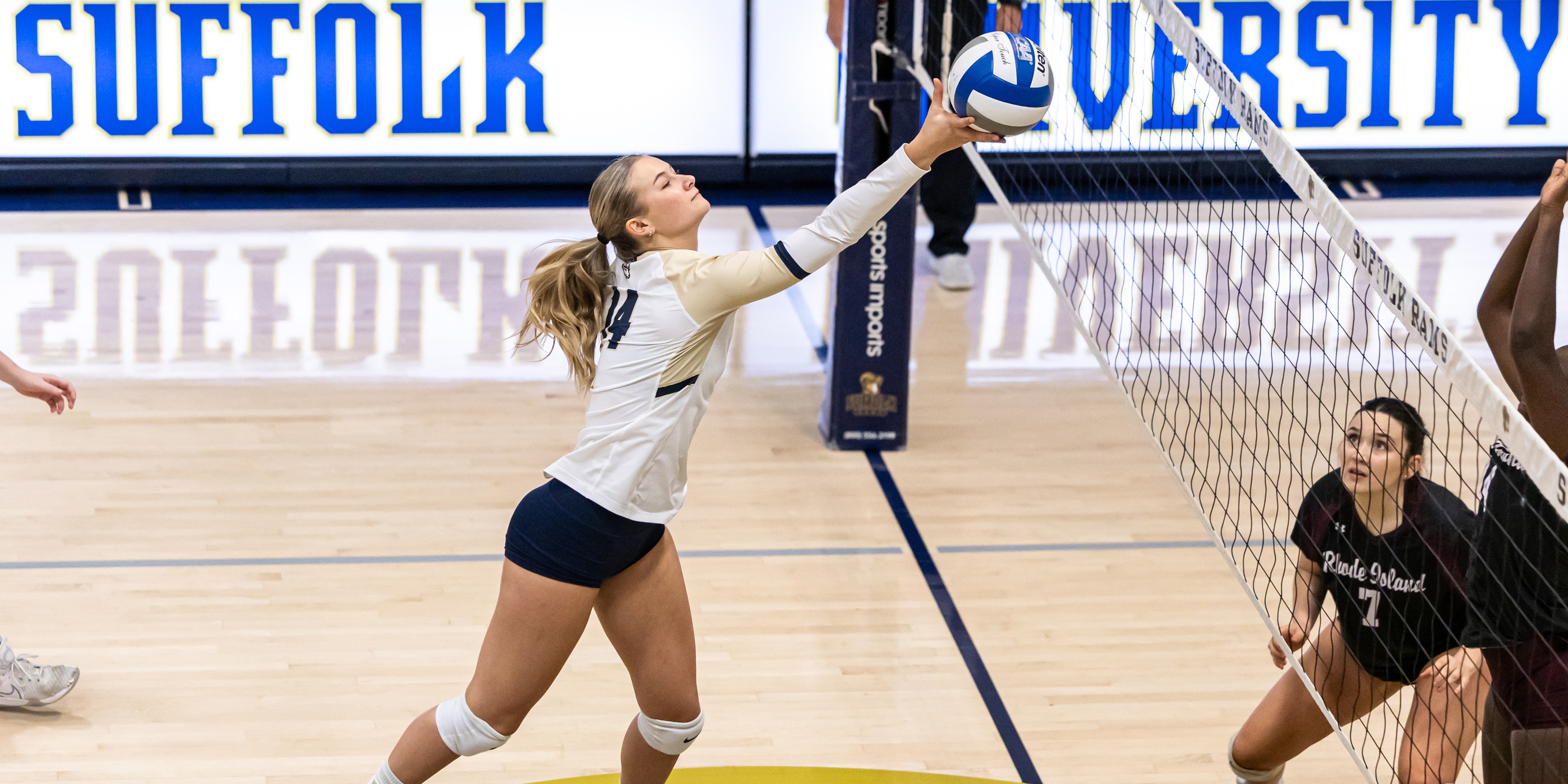 Women's Volleyball Takes Down RIC in Five